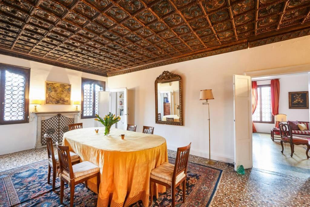 Ca' Fenice, Charming Apartment In San Marco, Sleep 7 Венеция Экстерьер фото